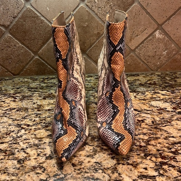 Steve Madden Trista Tri-Colored Snake Ankle Boots Size 8.5 - Picture 2 of 9